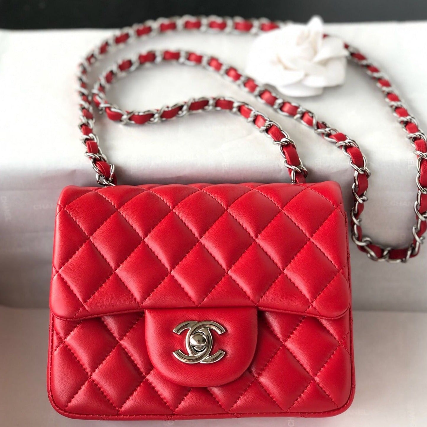 ミニスクエアフラップバッグ 17cm レッドラムスキン シルバー金具