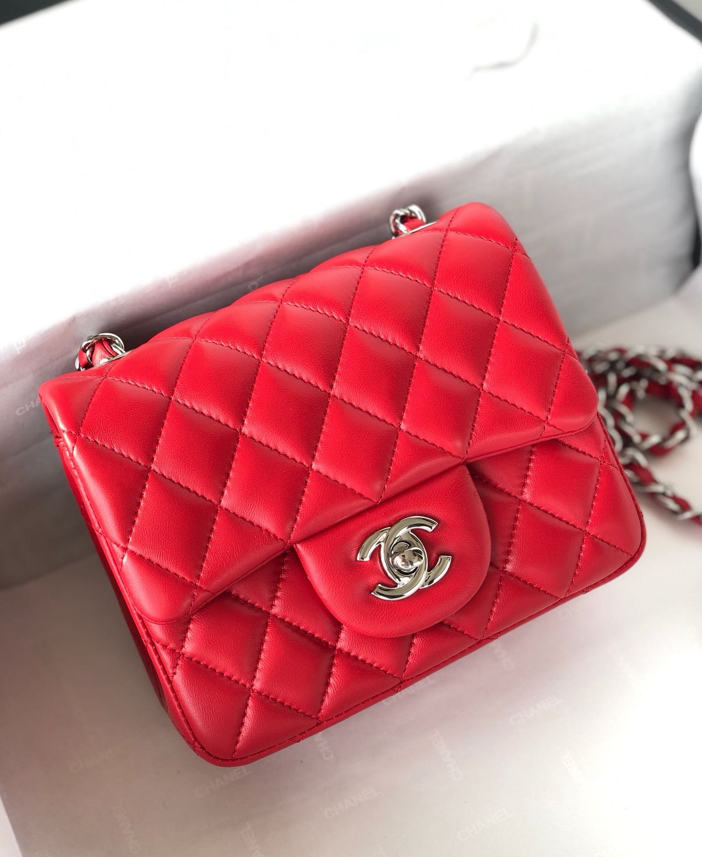 ミニスクエアフラップバッグ 17cm レッドラムスキン シルバー金具