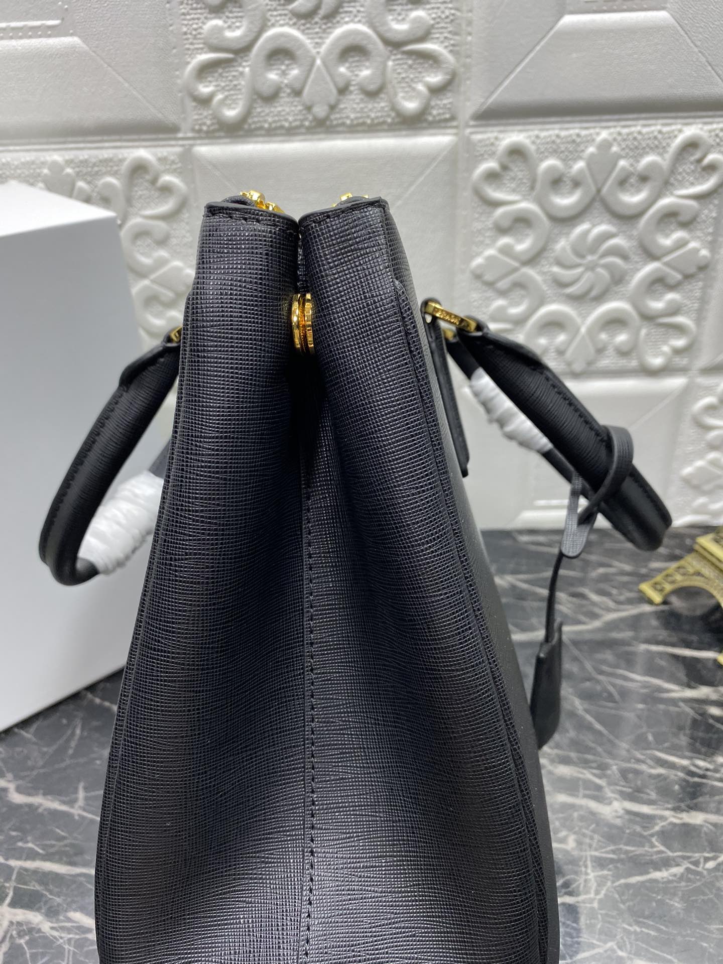 PRA GALLERIA 32 バッグ ブラック サフィアーノ レザー