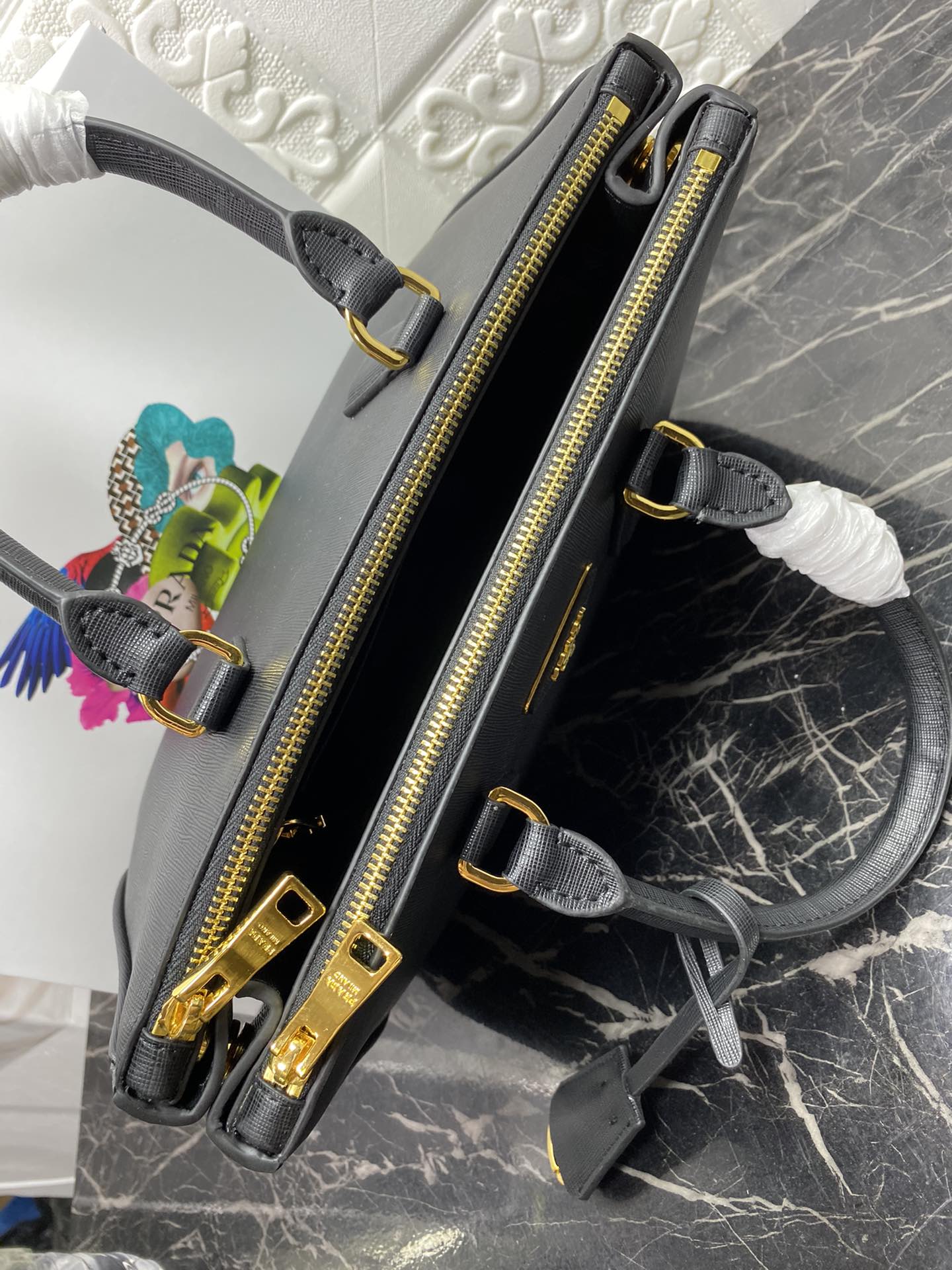 PRA GALLERIA 32 バッグ ブラック サフィアーノ レザー