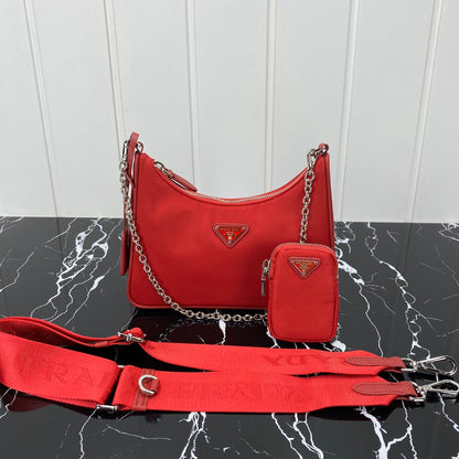SAC PRA HOBO 22 EN RE-NYLON ROUGE CERISE