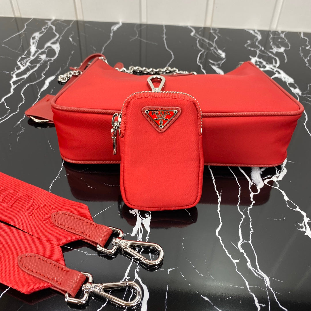 SAC PRA HOBO 22 EN RE-NYLON ROUGE CERISE