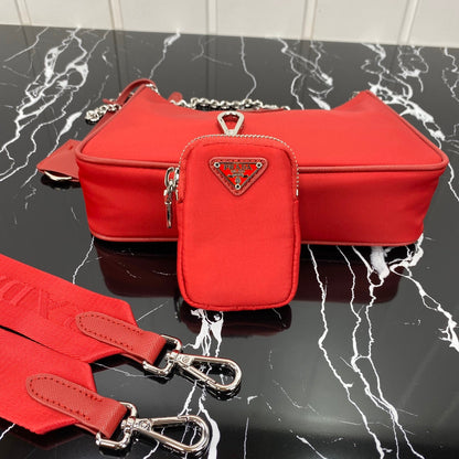 SAC PRA HOBO 22 EN RE-NYLON ROUGE CERISE
