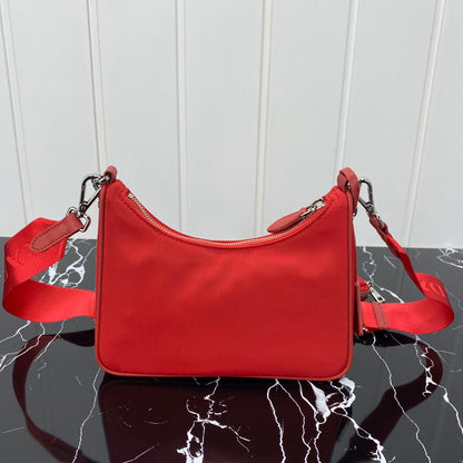 SAC PRA HOBO 22 EN RE-NYLON ROUGE CERISE