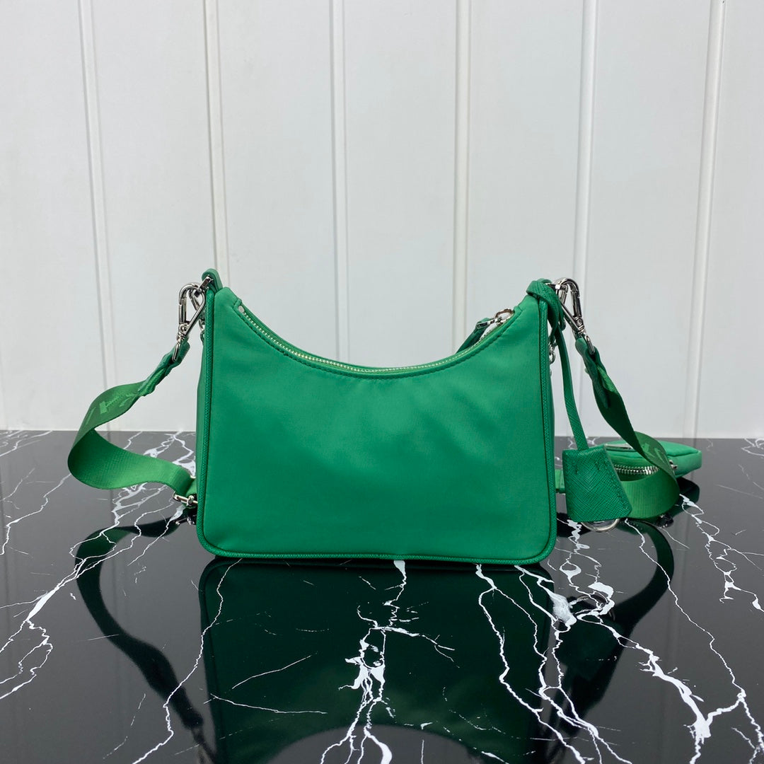 SAC PRA HOBO 22 EN RE-NYLON VERT FROID