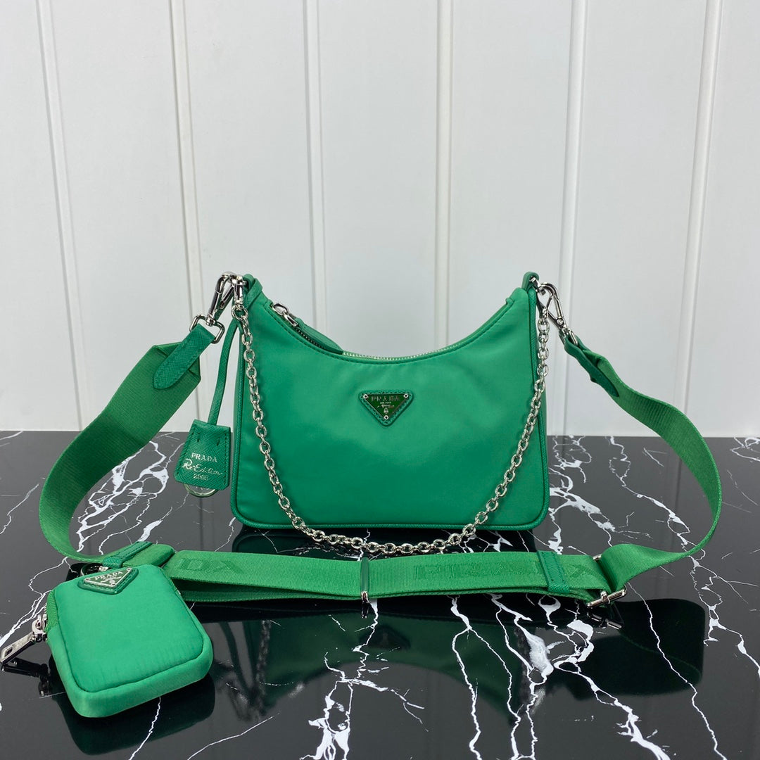 SAC PRA HOBO 22 EN RE-NYLON VERT FROID