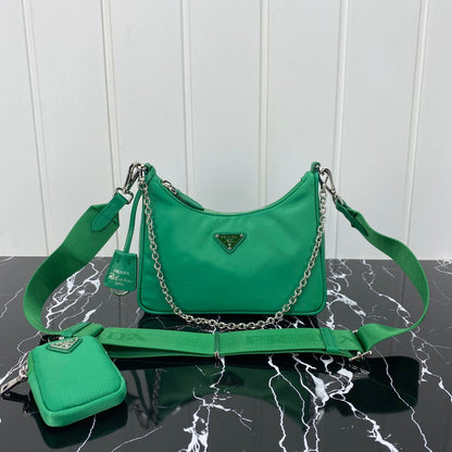 SAC PRA HOBO 22 EN RE-NYLON VERT FROID