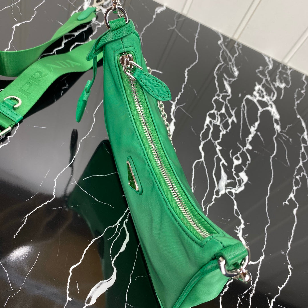 SAC PRA HOBO 22 EN RE-NYLON VERT FROID