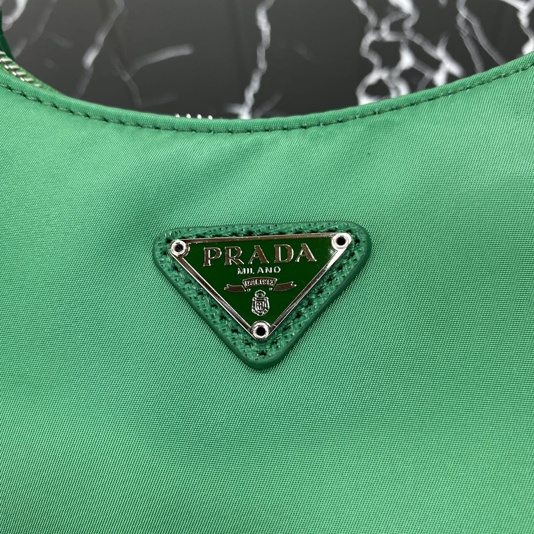 SAC PRA HOBO 22 EN RE-NYLON VERT FROID