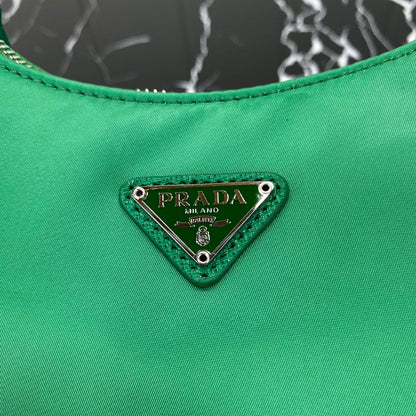 SAC PRA HOBO 22 EN RE-NYLON VERT FROID