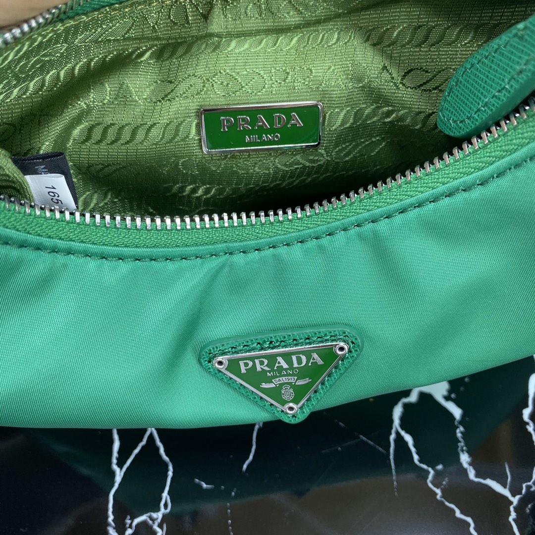 SAC PRA HOBO 22 EN RE-NYLON VERT FROID