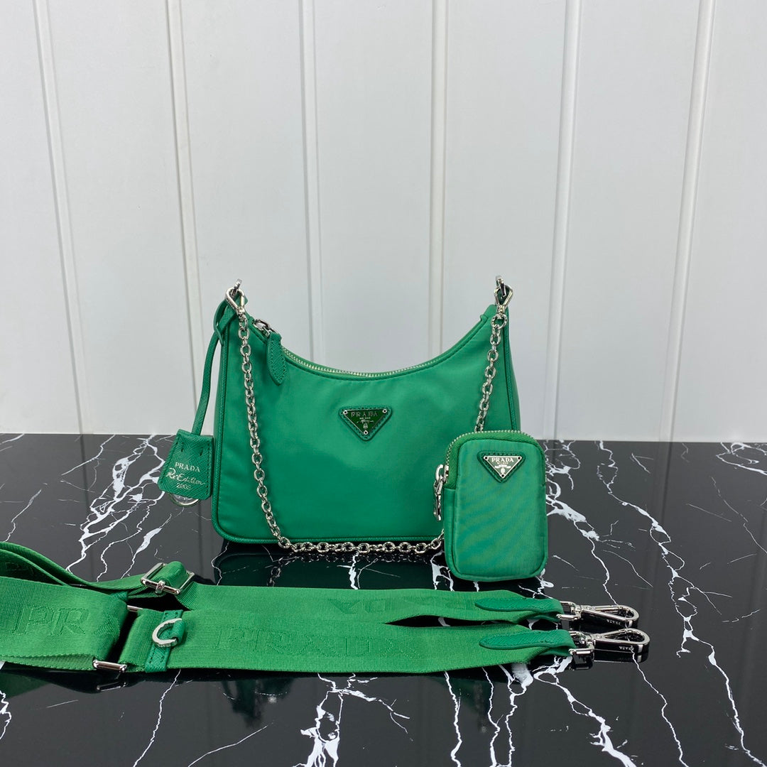 SAC PRA HOBO 22 EN RE-NYLON VERT FROID