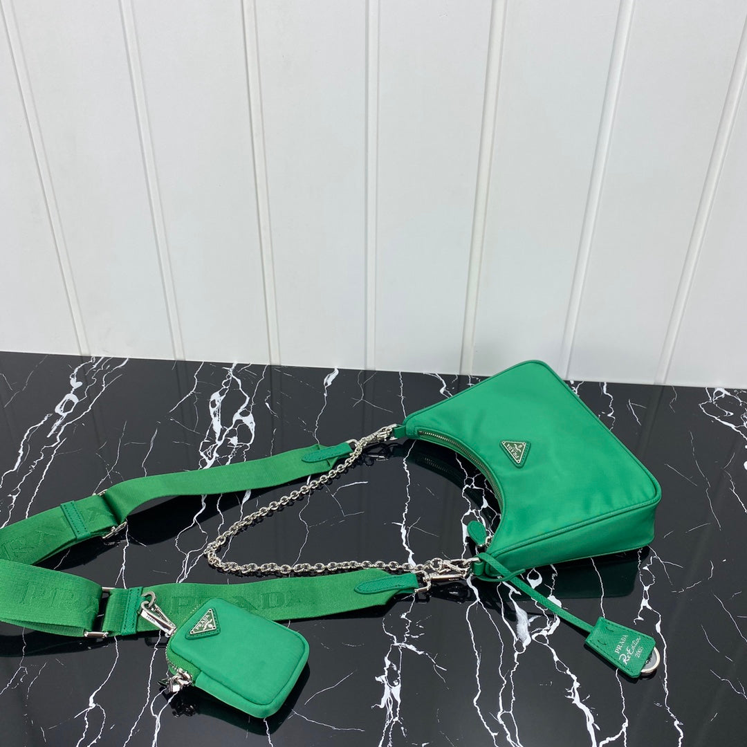 SAC PRA HOBO 22 EN RE-NYLON VERT FROID