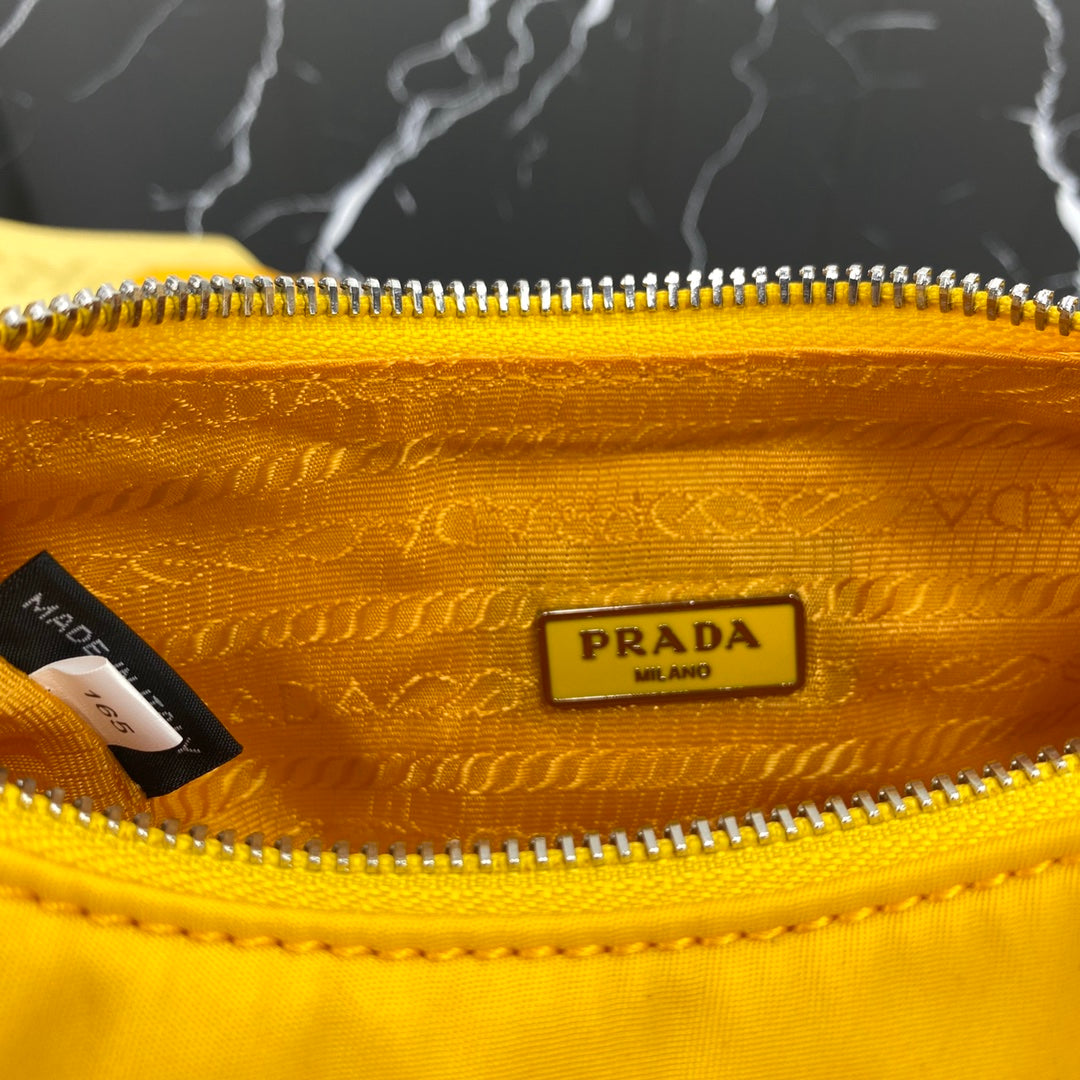PRA HOBO 22 バッグ アンバーイエロー RE-NYLON