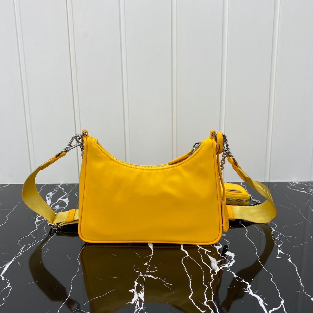PRA HOBO 22 バッグ アンバーイエロー RE-NYLON