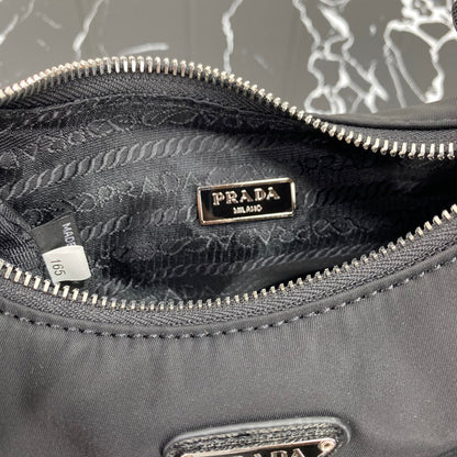 SAC PRA HOBO 22 EN RE-NYLON NOIR