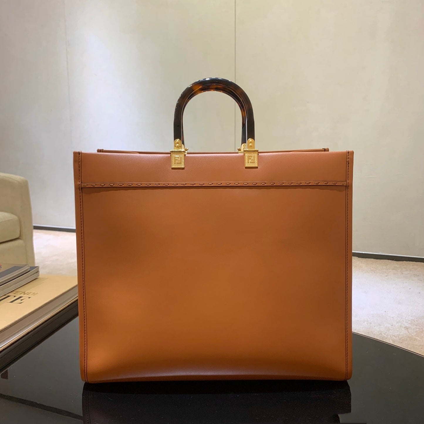 SAC CABAS SHINE 40 EN CUIR DE VEAU GAUFRÉ ORANGE CAROTTE