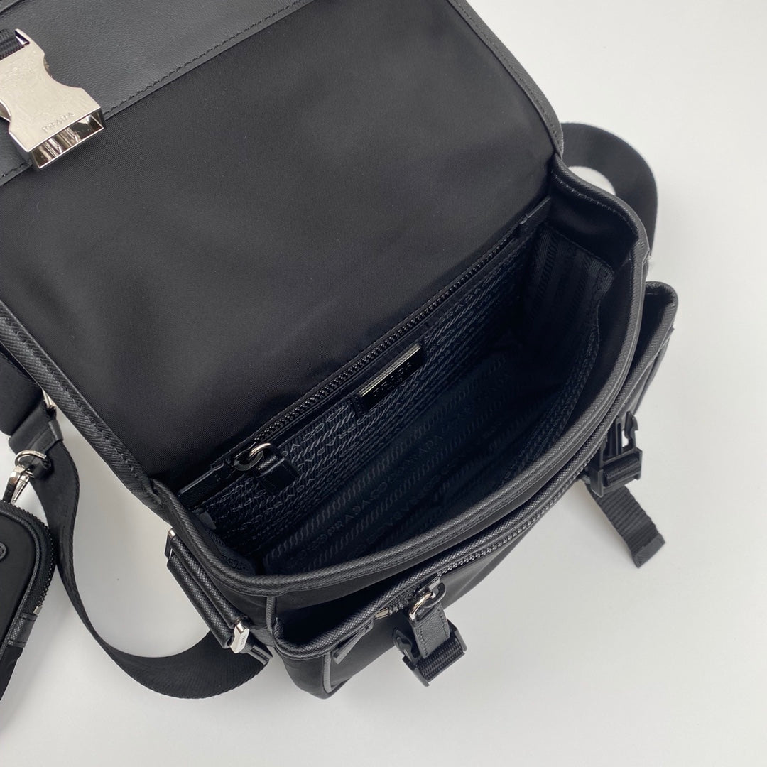 SAC MESSAGER 22 EN RE-NYLON NOIR