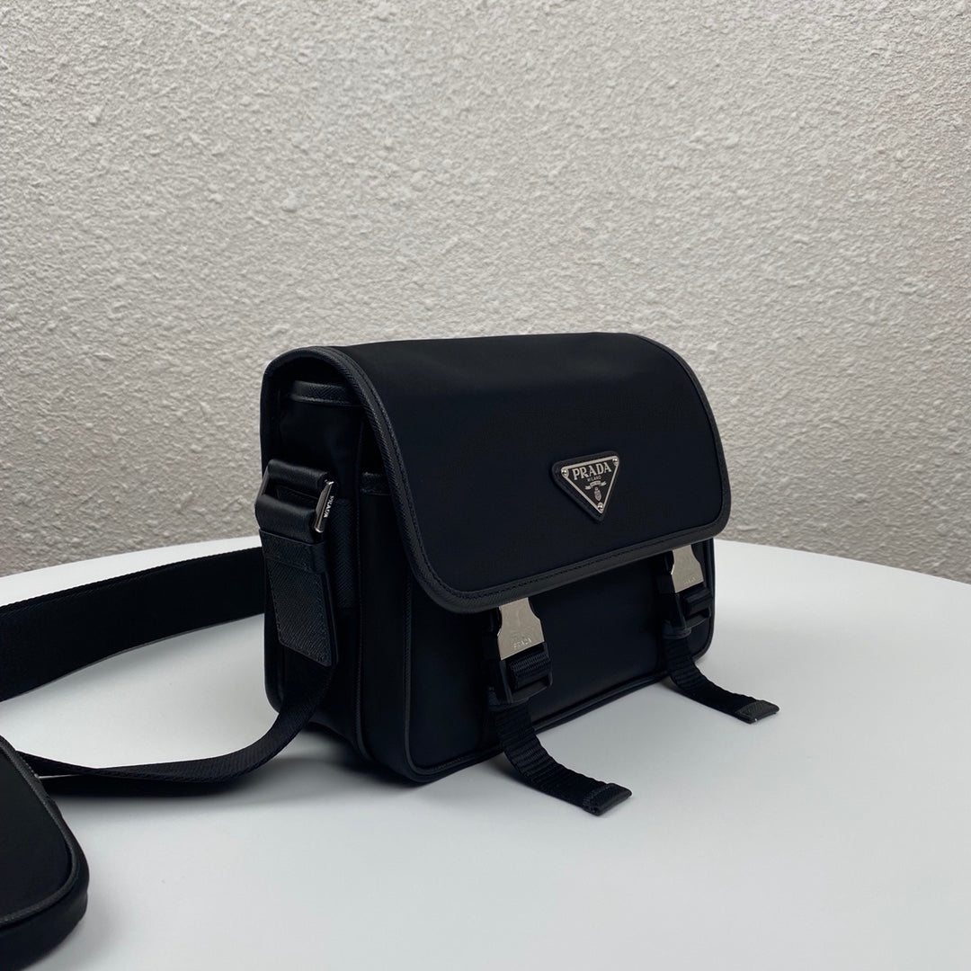 SAC MESSAGER 22 EN RE-NYLON NOIR