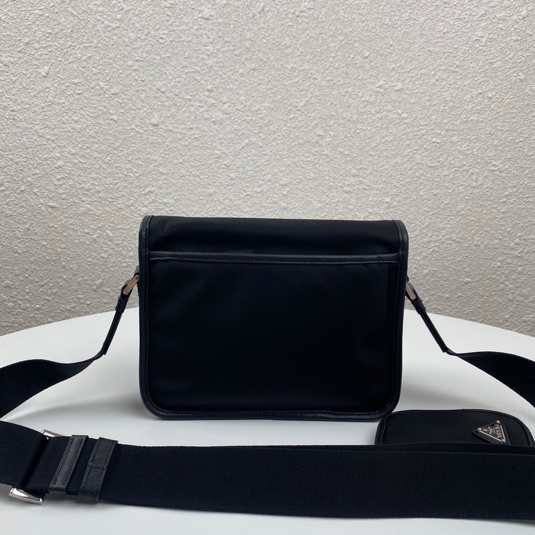 SAC MESSAGER 22 EN RE-NYLON NOIR