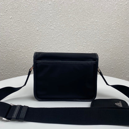 SAC MESSAGER 22 EN RE-NYLON NOIR