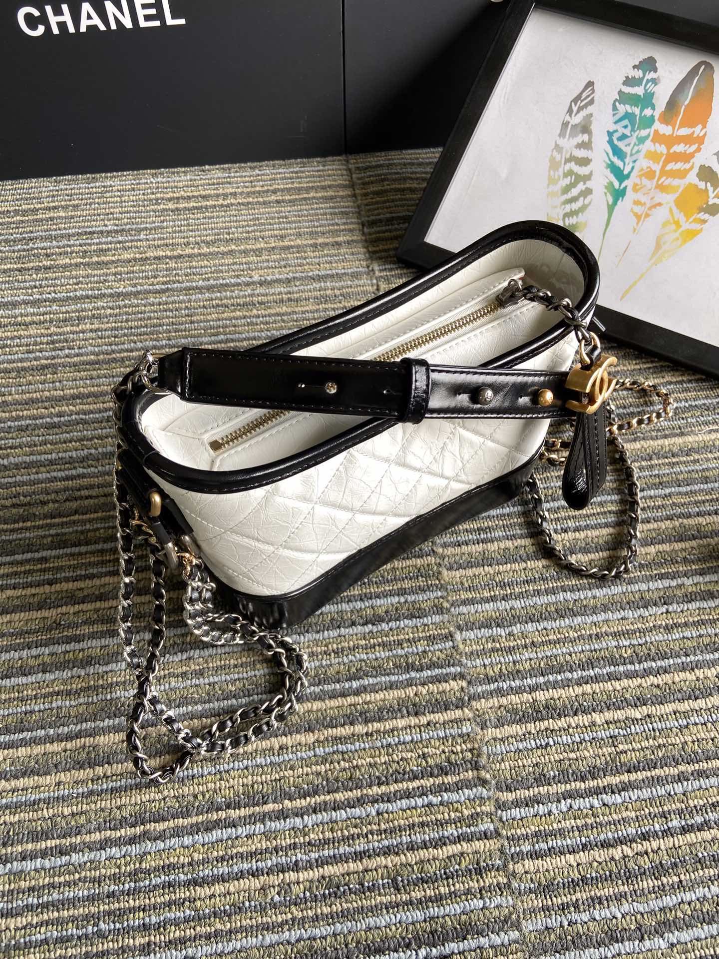 SAC HOBO CC MEDIUM 20 EN CUIR DE VEAU BLANC MIXTE NOIR AVEC BANDOULIÈRE