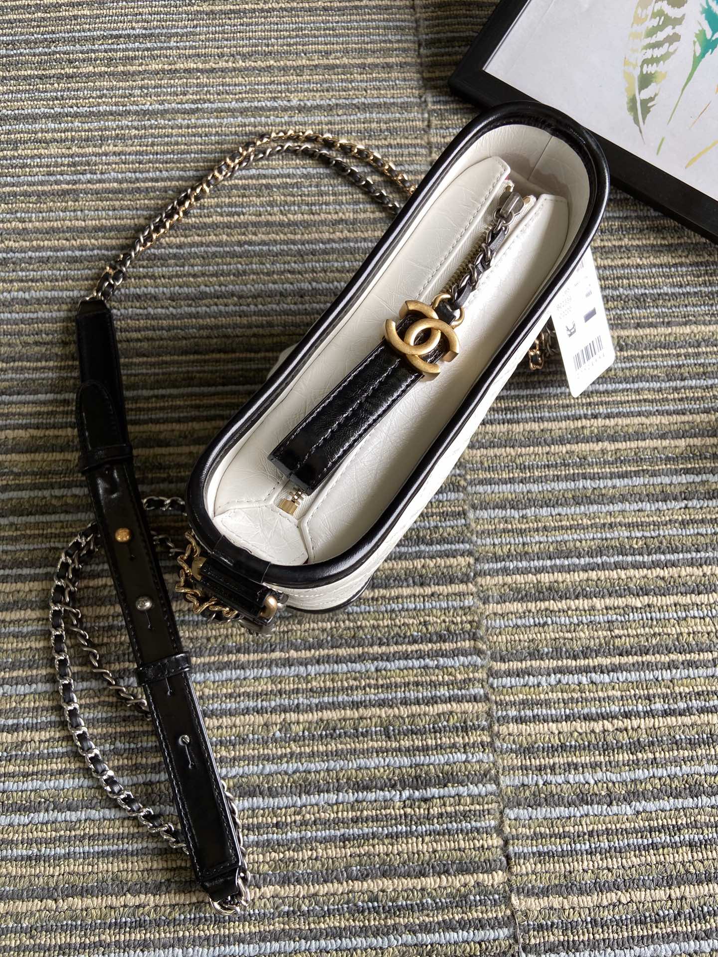 SAC HOBO CC MEDIUM 20 EN CUIR DE VEAU BLANC MIXTE NOIR AVEC BANDOULIÈRE