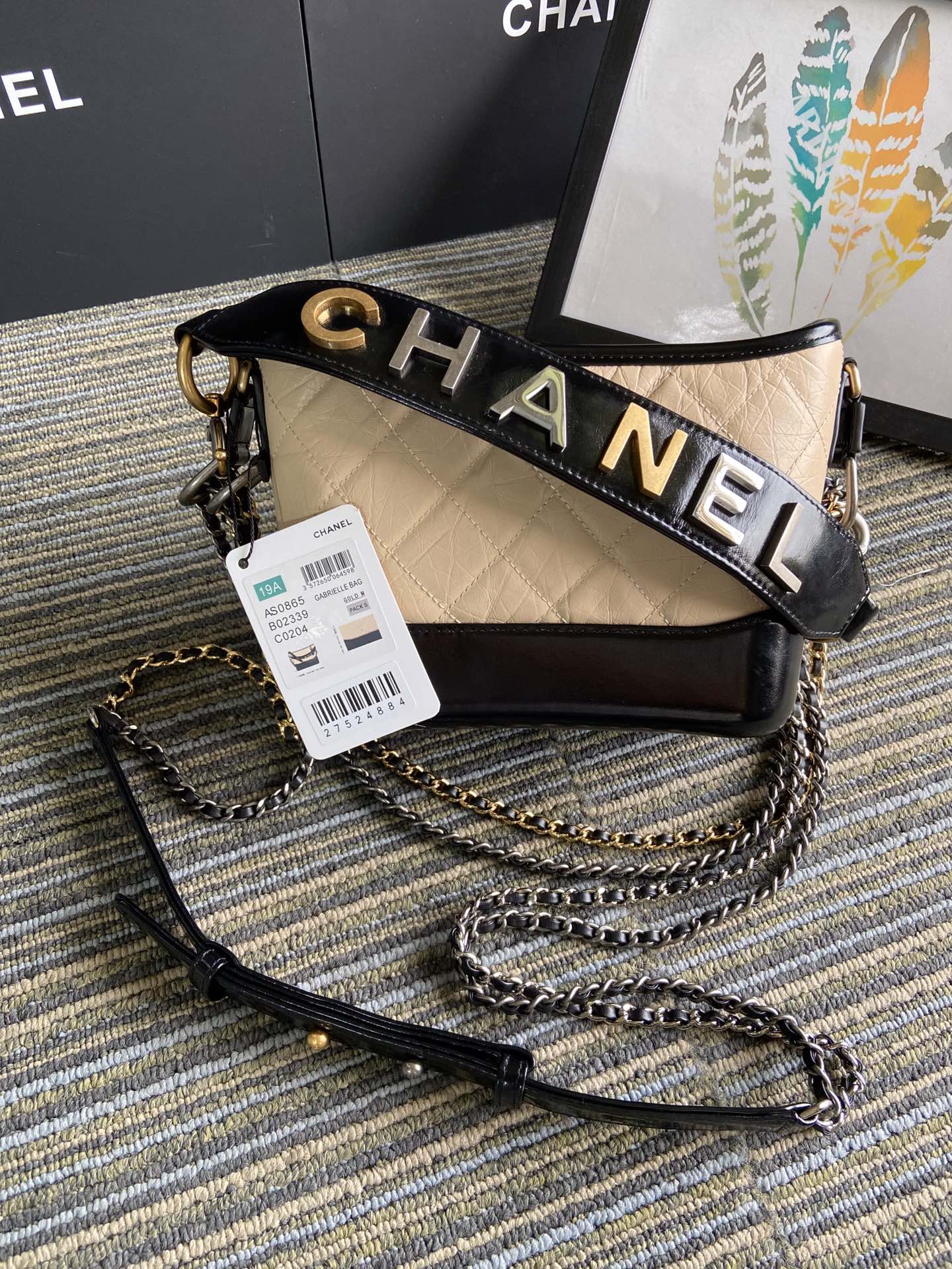 Sac Hobo CC Medium 20 en cuir de veau beige, crème et noir avec bandoulière