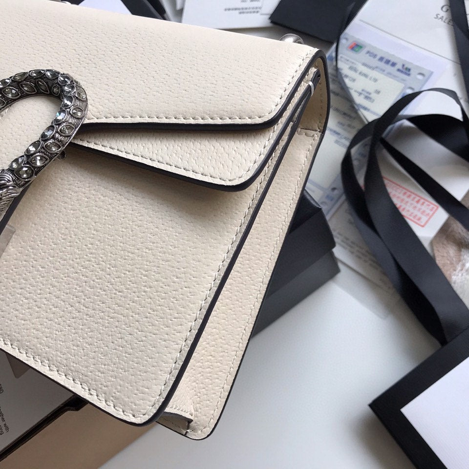 SAC À BANDOULIÈRE DYONYSUS 20 EN CUIR DE VEAU BLANC, QUINCAILLERIE ARGENTÉE