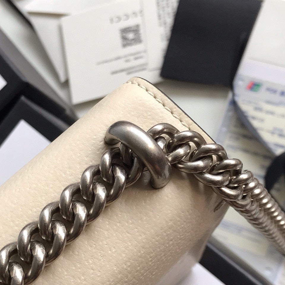 SAC À BANDOULIÈRE DYONYSUS 20 EN CUIR DE VEAU BLANC, QUINCAILLERIE ARGENTÉE