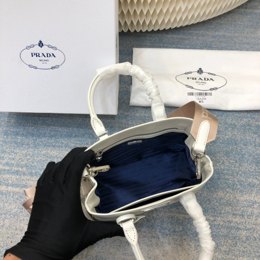 SAC PRA MINI 23 EN CUIR SAFFIANO BLANC