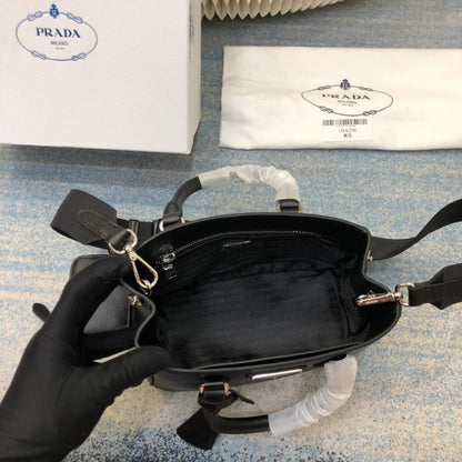 SAC PRA MINI 23 EN CUIR SAFFIANO NOIR