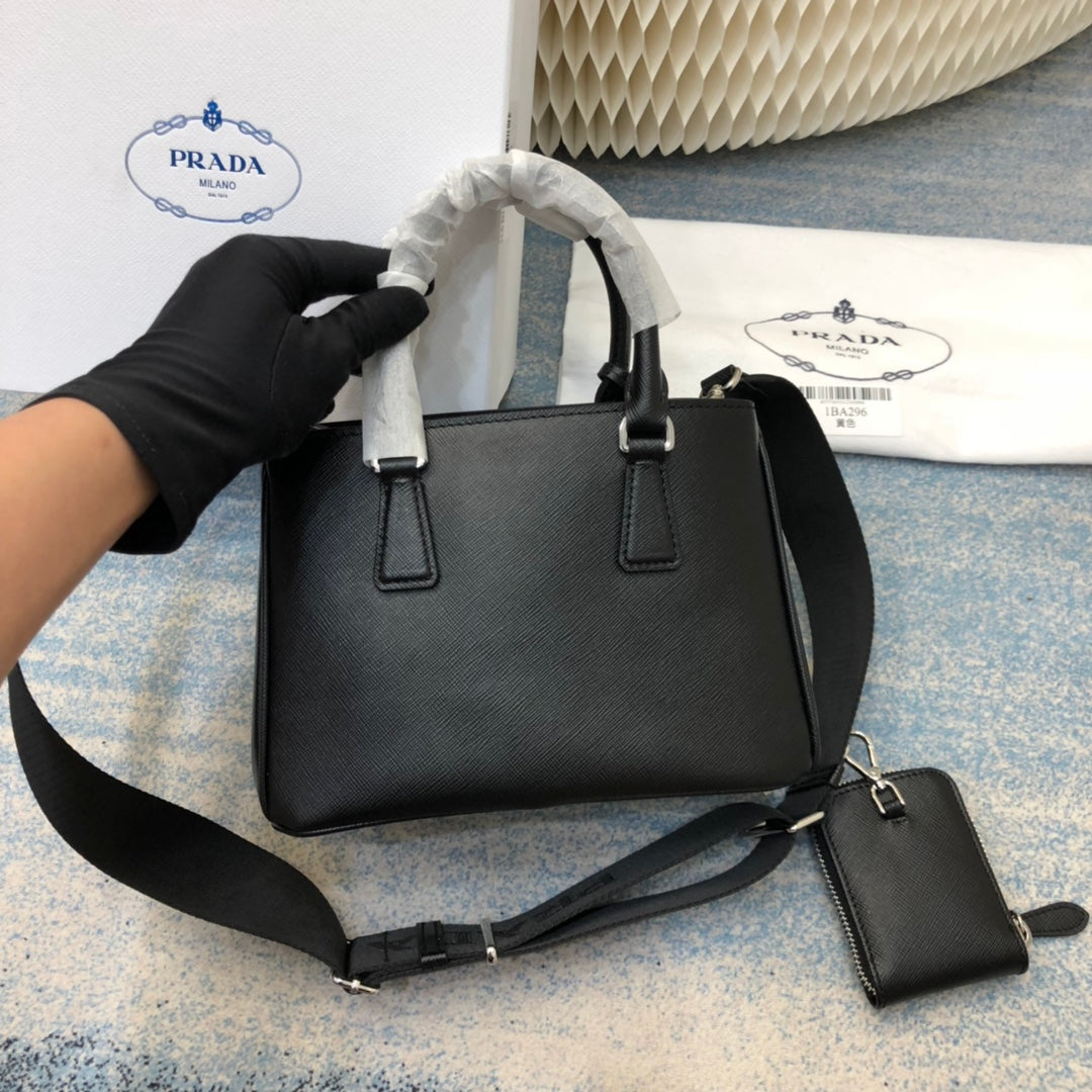 SAC PRA MINI 23 EN CUIR SAFFIANO NOIR