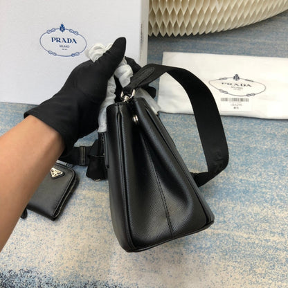SAC PRA MINI 23 EN CUIR SAFFIANO NOIR