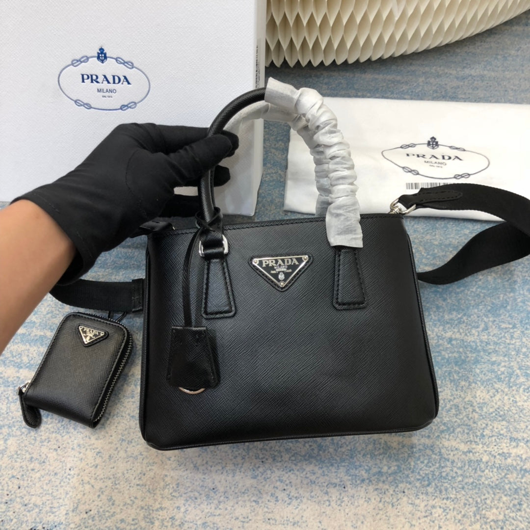 SAC PRA MINI 23 EN CUIR SAFFIANO NOIR