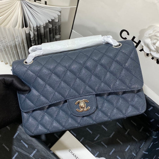 sac à rabat moyen 25 caviar bleu foncé shw