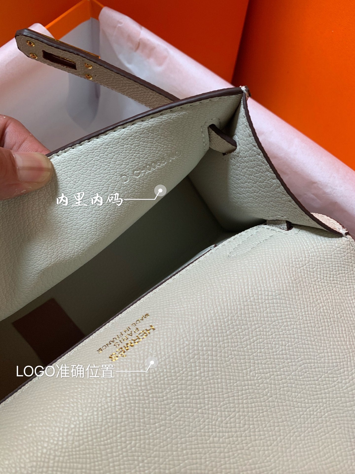 HM KELLY MINI POCHETTE 22 CRÈME EPSOM