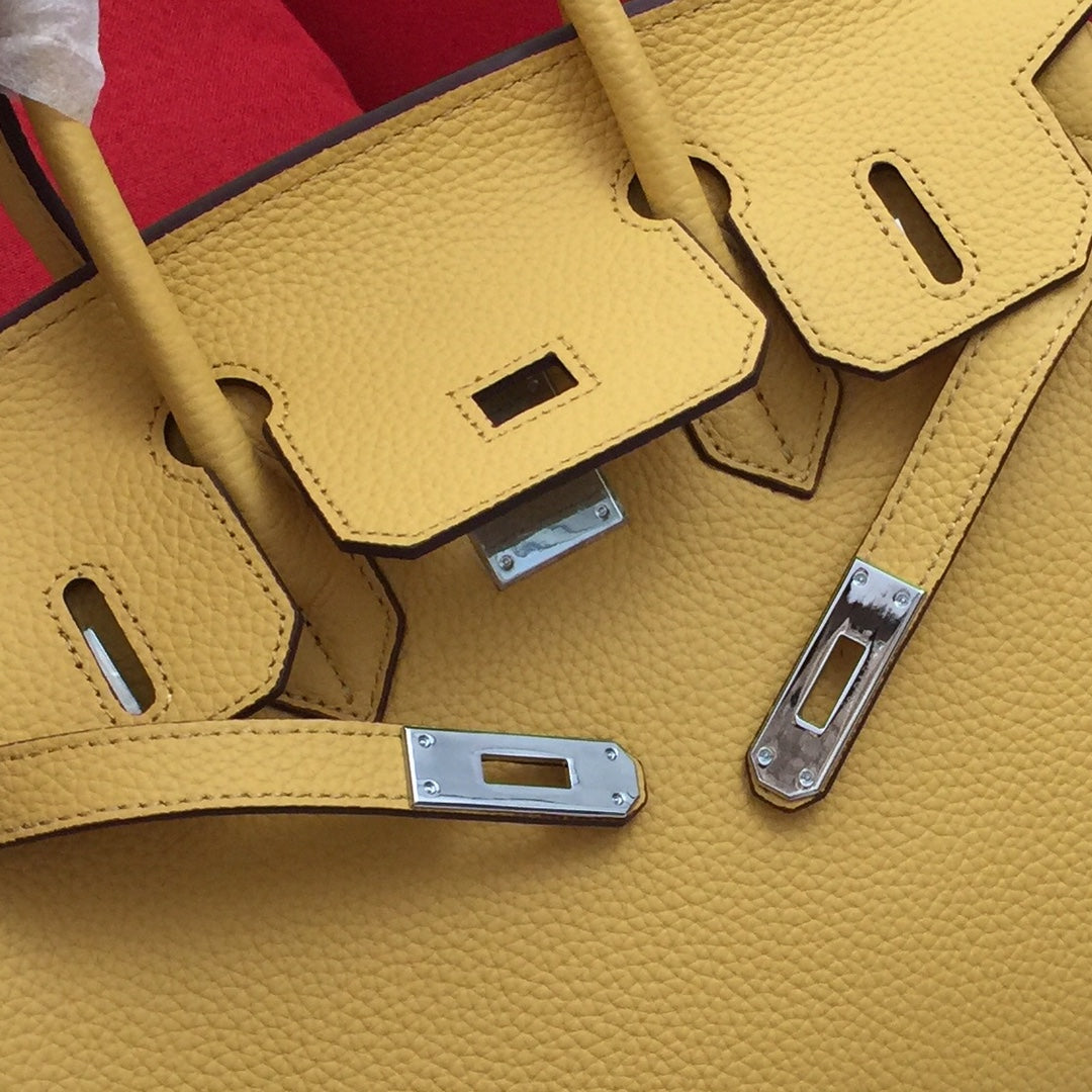 SAC HM BIRKIN 30 CM EN CUIR DE VEAU MOUTARDE ET QUINCAILLERIE ARGENTÉE