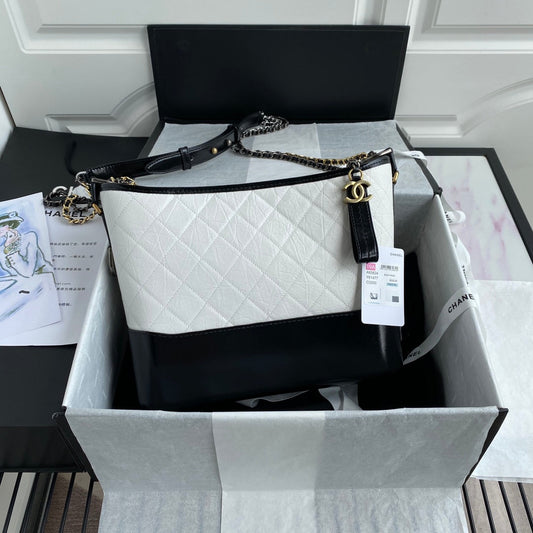 Sac Hobo CC ABRIELLE Medium 28 en cuir de veau noir et blanc