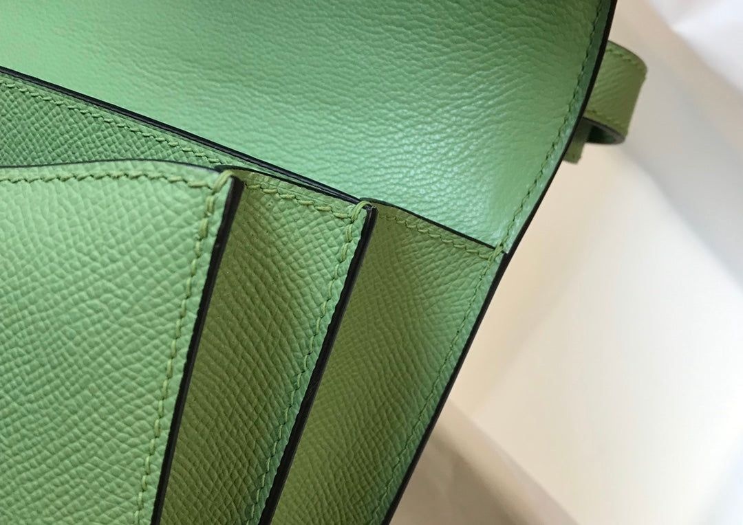 Constance 24 cuir Epsom vert et quincaillerie dorée