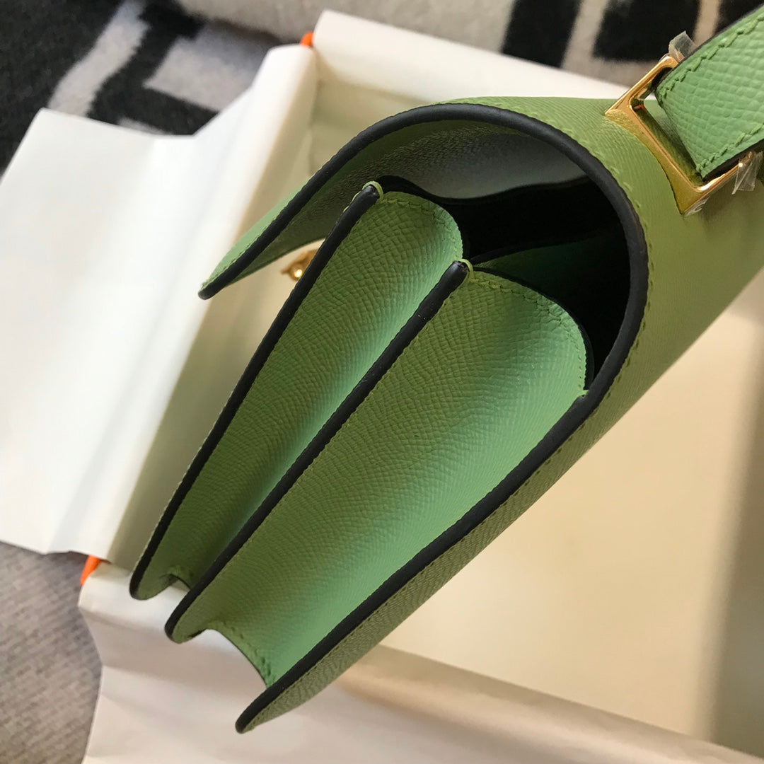 Constance 24 cuir Epsom vert et quincaillerie dorée