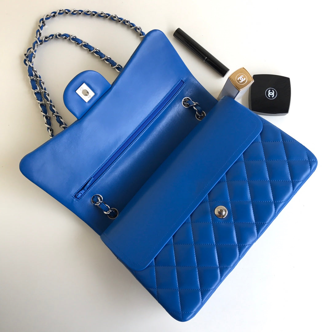 sac à rabat jumbo 30 en cuir d'agneau bleu et accessoires argentés