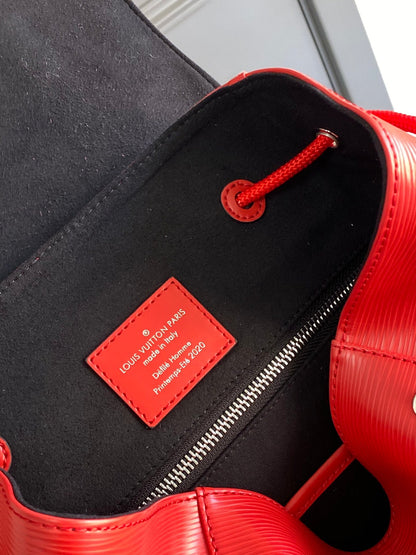 Petit sac à dos LV x SUPREME CHRISTOPHER 47 en cuir de veau épi rouge