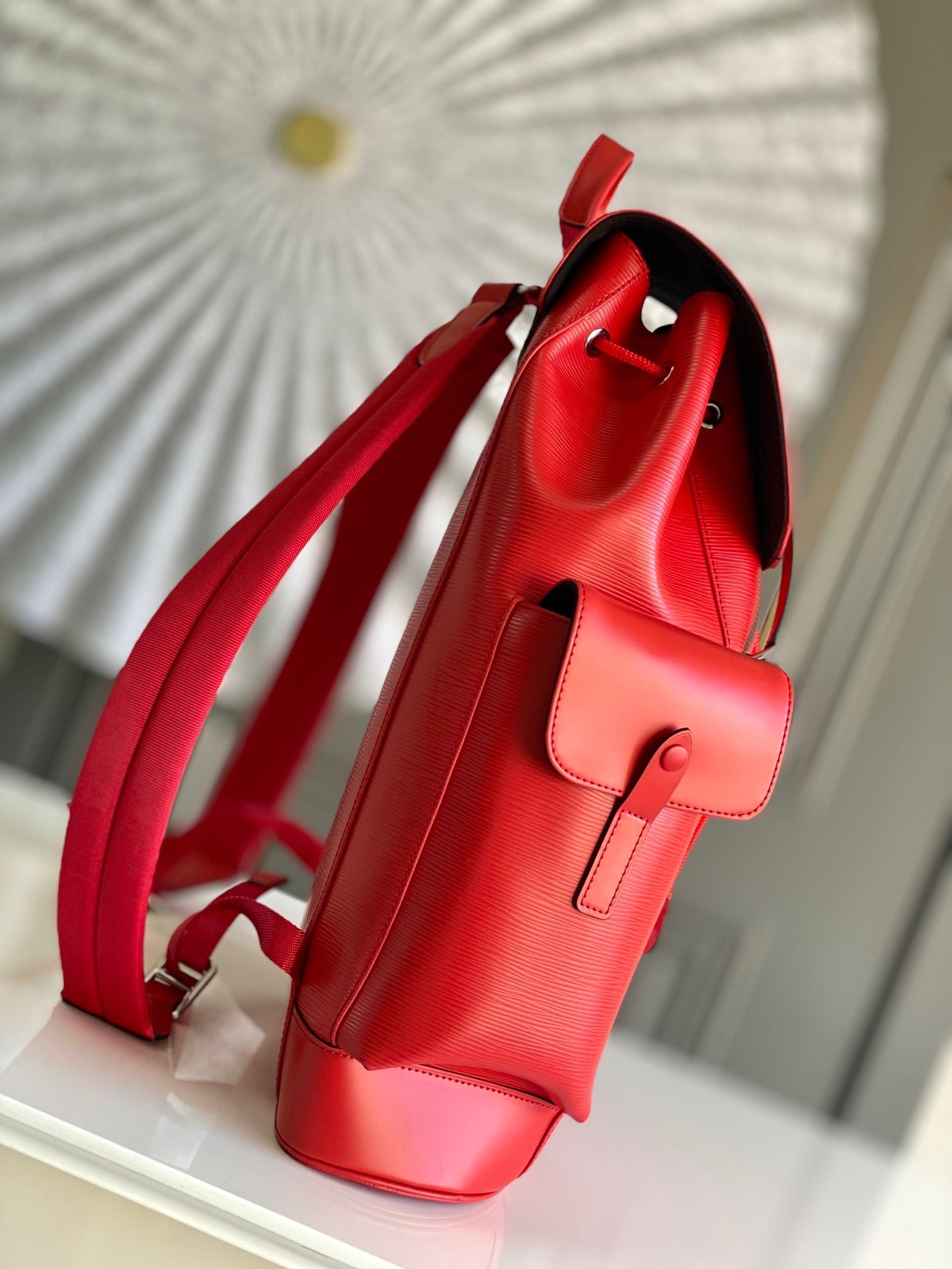 Petit sac à dos LV x SUPREME CHRISTOPHER 47 en cuir de veau épi rouge