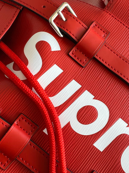 Petit sac à dos LV x SUPREME CHRISTOPHER 47 en cuir de veau épi rouge