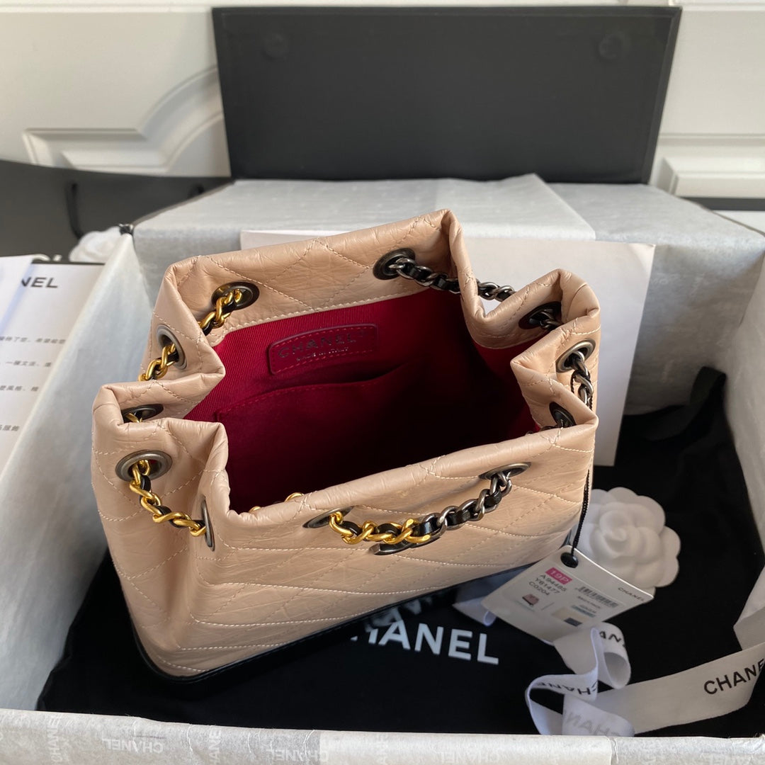 Petit sac à dos CC GRABRIELLE 24 pouces en cuir de veau noir mélangé beige amande