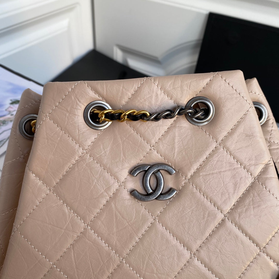 Petit sac à dos CC GRABRIELLE 24 pouces en cuir de veau noir mélangé beige amande