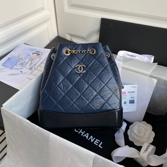 Petit sac à dos CC GRABRIELLE 24 pouces en cuir de veau mélangé bleu nuit et noir