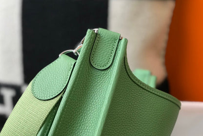 Evelyne 29cm Vert Togo Shw