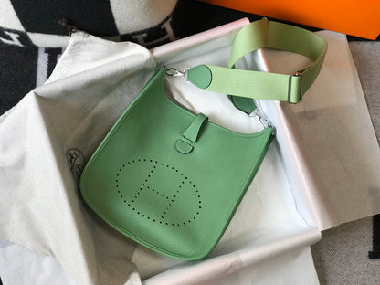 Evelyne 29cm Vert Togo Shw